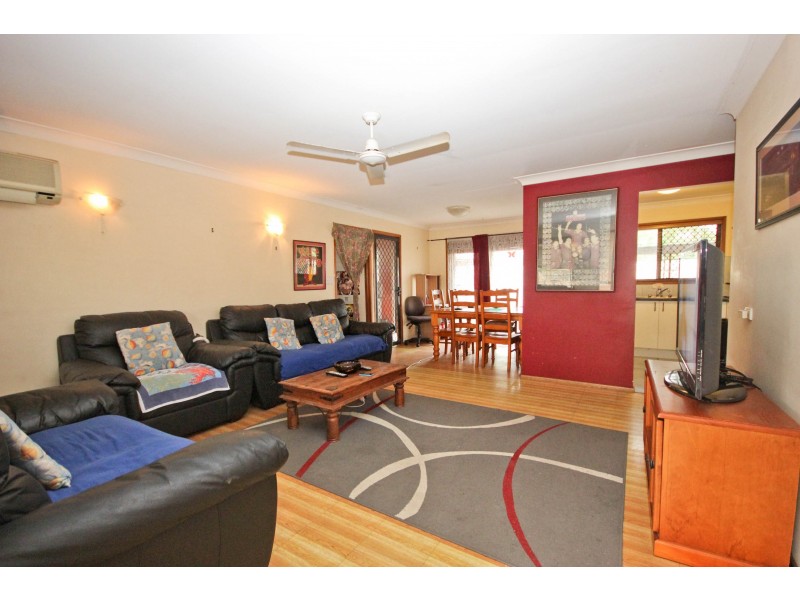 33 Oceanic Drive, Mermaid Waters QLD 4218