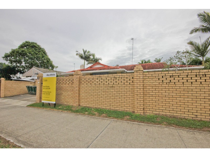 33 Oceanic Drive, Mermaid Waters QLD 4218