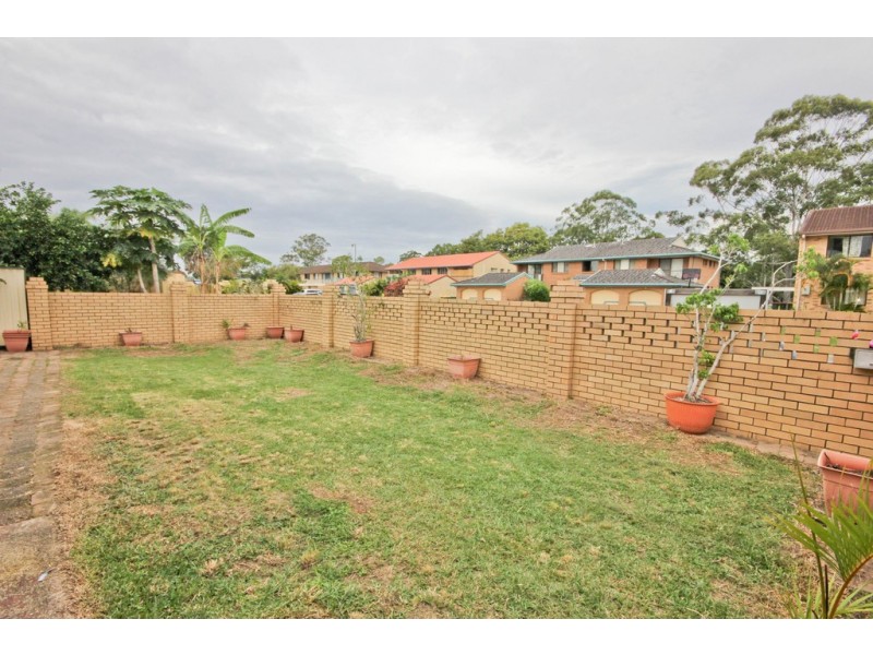 33 Oceanic Drive, Mermaid Waters QLD 4218