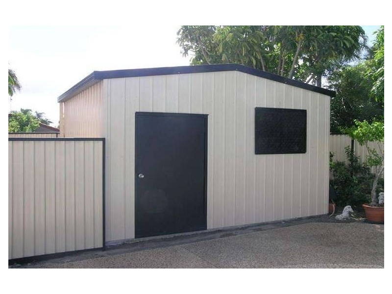 33 Oceanic Drive, Mermaid Waters QLD 4218