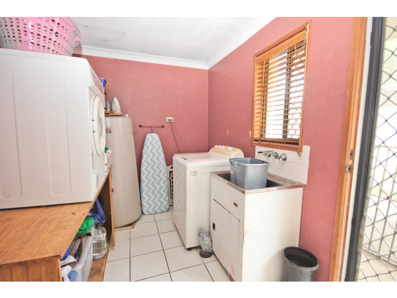 33 Oceanic Drive, Mermaid Waters QLD 4218