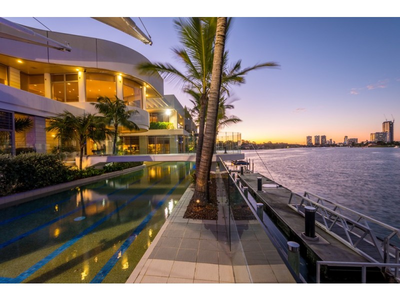 18-20 Southern Cross Drive, Surfers Paradise QLD 4217
