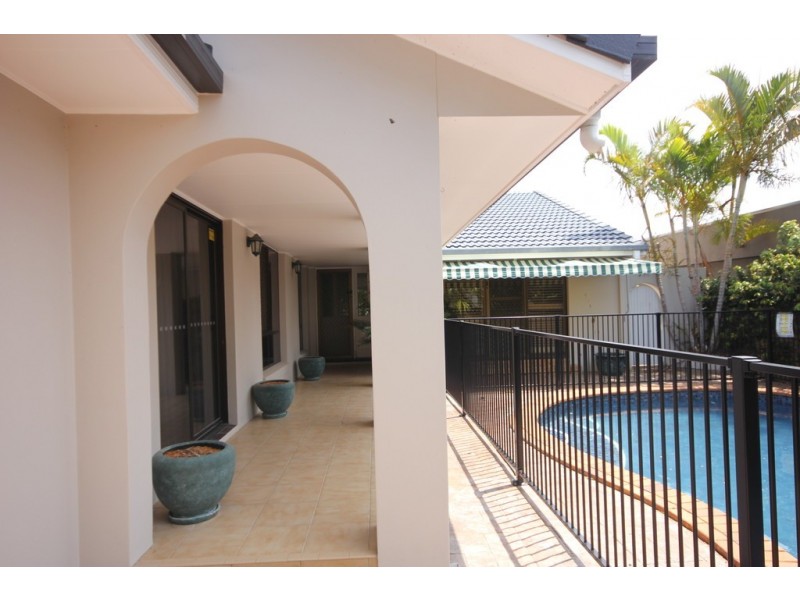 12 Argyle Crescent, Bundall QLD 4217