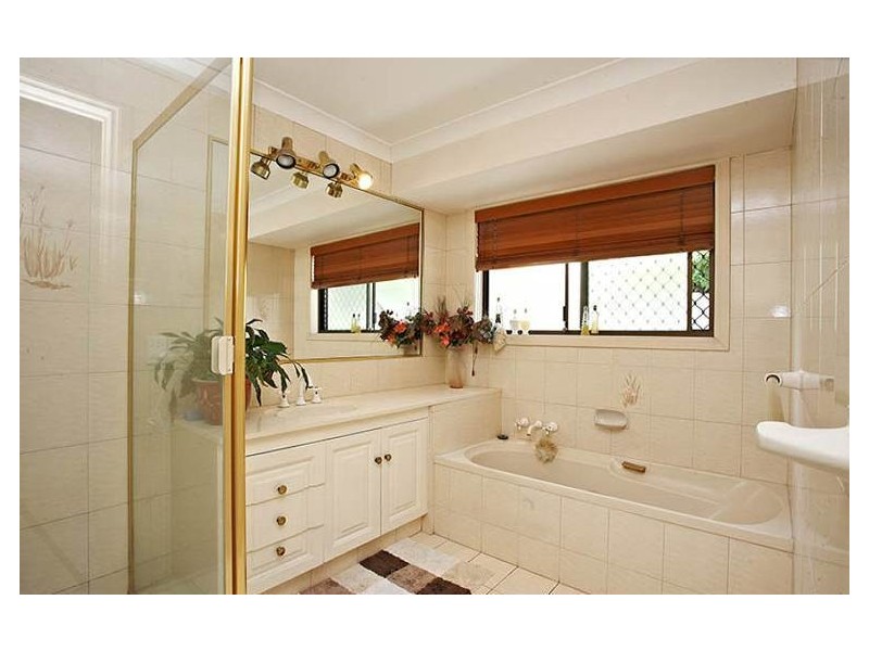 12 Argyle Crescent, Bundall QLD 4217