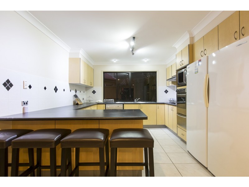 27 Parkwater Terrace, Helensvale QLD 4212