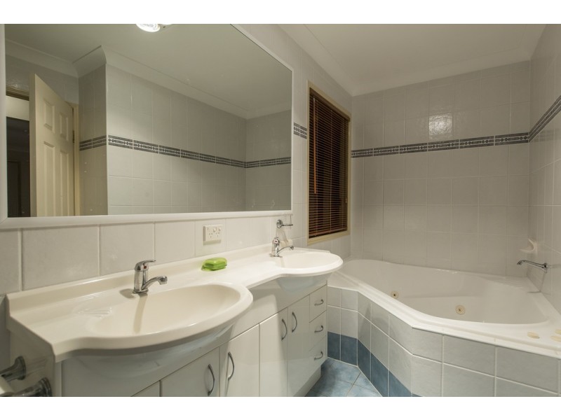 27 Parkwater Terrace, Helensvale QLD 4212