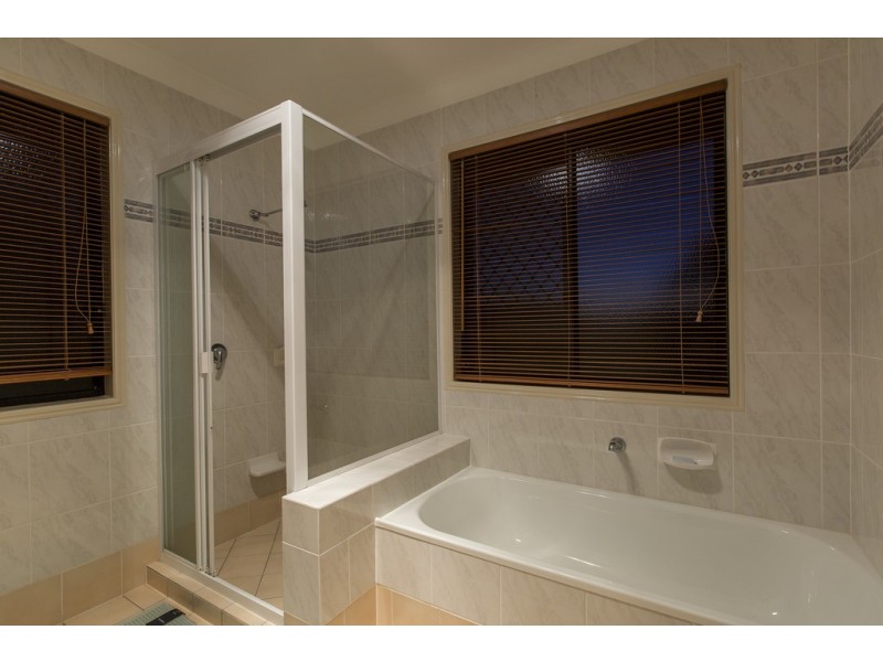 27 Parkwater Terrace, Helensvale QLD 4212