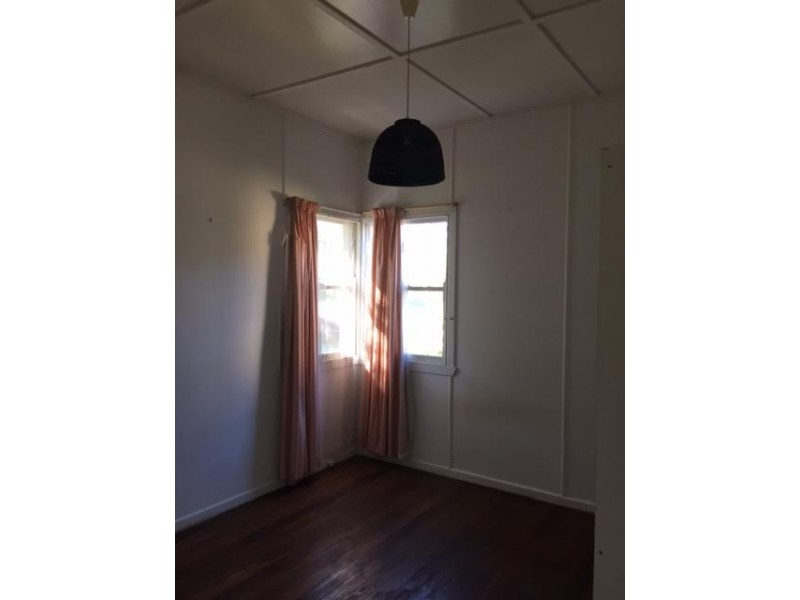 16 Alicia St, Southport QLD 4215