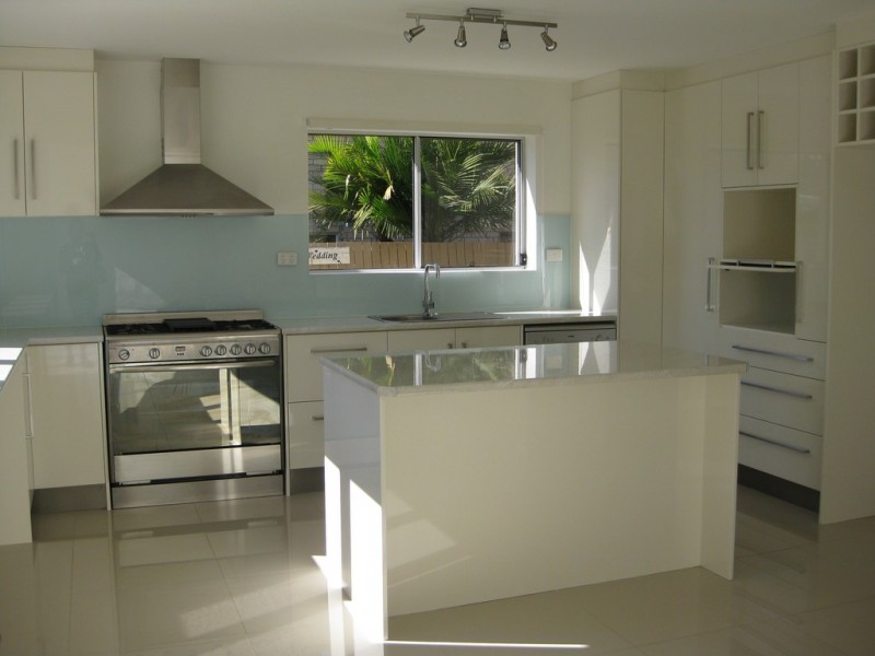 21 Raymond Ave, Bundall QLD 4217