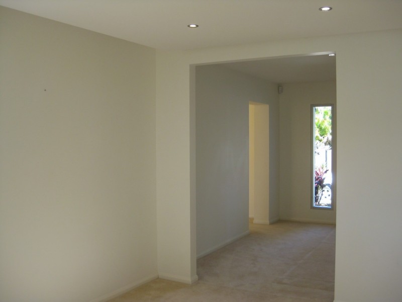 21 Raymond Ave, Bundall QLD 4217