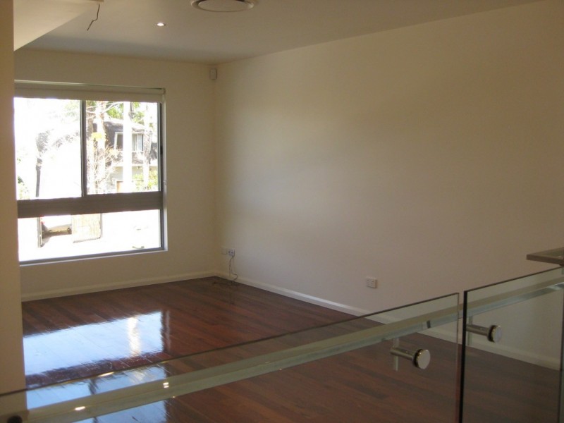 21 Raymond Ave, Bundall QLD 4217