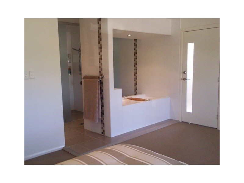 21 Raymond Ave, Bundall QLD 4217