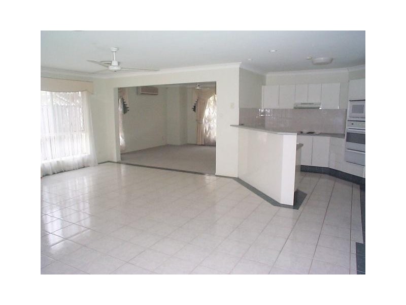 10 Royal court, Ashmore QLD 4214