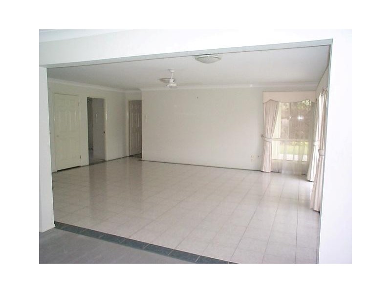 10 Royal court, Ashmore QLD 4214