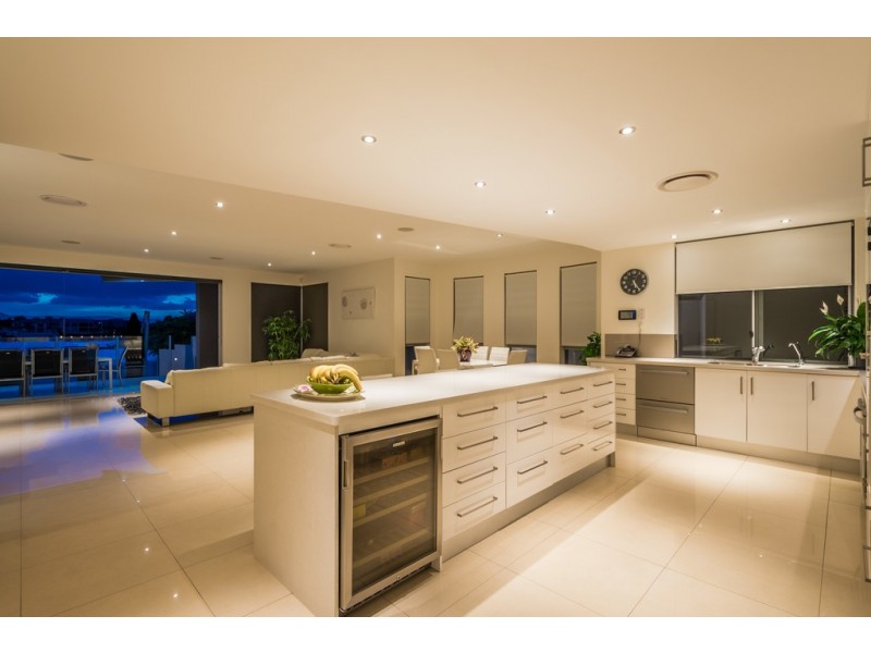 46 Bollard Circuit, Clear Island Waters QLD 4226