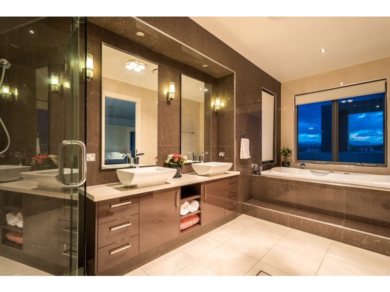 46 Bollard Circuit, Clear Island Waters QLD 4226