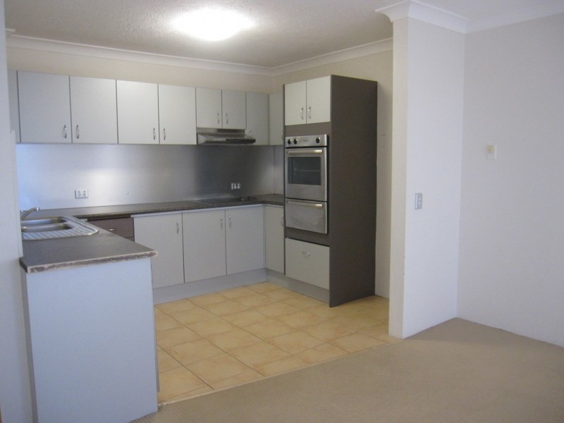 2/14 Peerless Ave, Mermaid Beach QLD 4218