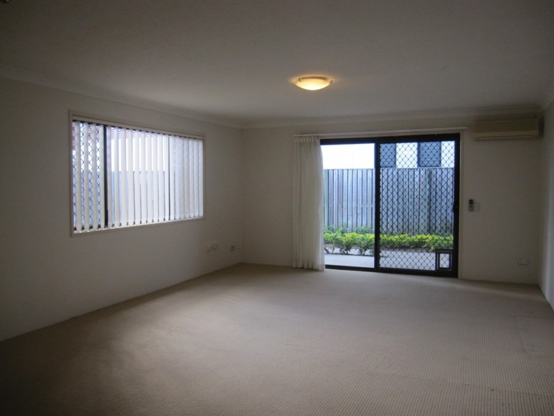 2/14 Peerless Ave, Mermaid Beach QLD 4218