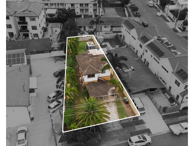 4 Miami Shore Parade, Miami QLD 4220