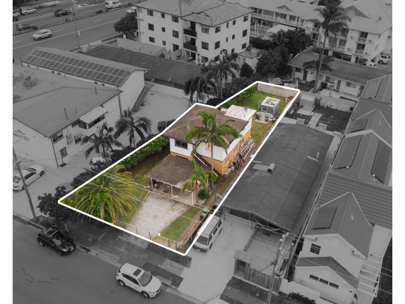 4 Miami Shore Parade, Miami QLD 4220