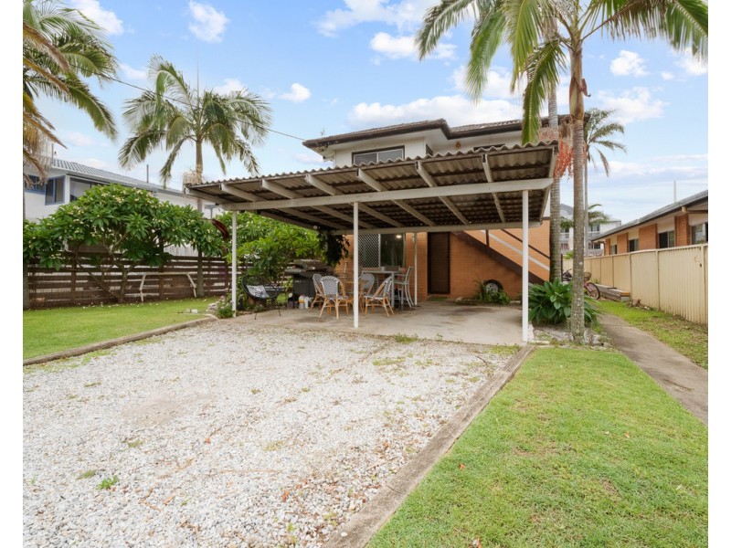 4 Miami Shore Parade, Miami QLD 4220