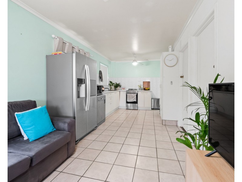 4 Miami Shore Parade, Miami QLD 4220