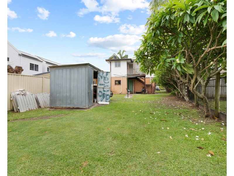 4 Miami Shore Parade, Miami QLD 4220