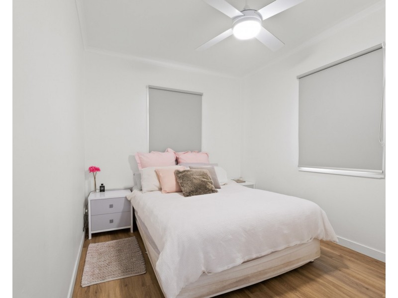 4 Miami Shore Parade, Miami QLD 4220