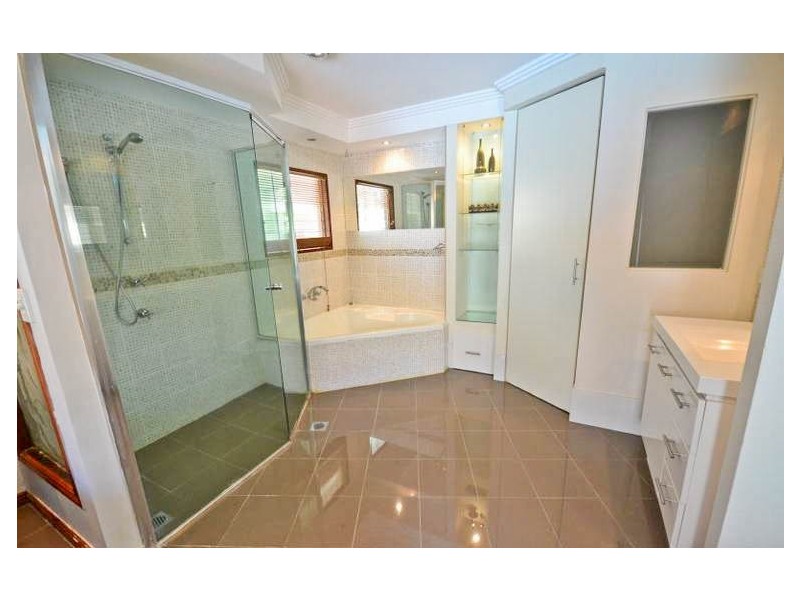 5 Richmond Avenue, Surfers Paradise QLD 4217