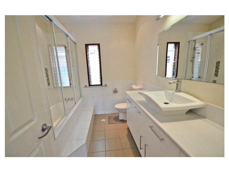 5 Richmond Avenue, Surfers Paradise QLD 4217