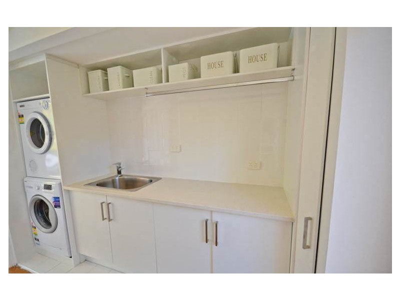 5 Richmond Avenue, Surfers Paradise QLD 4217