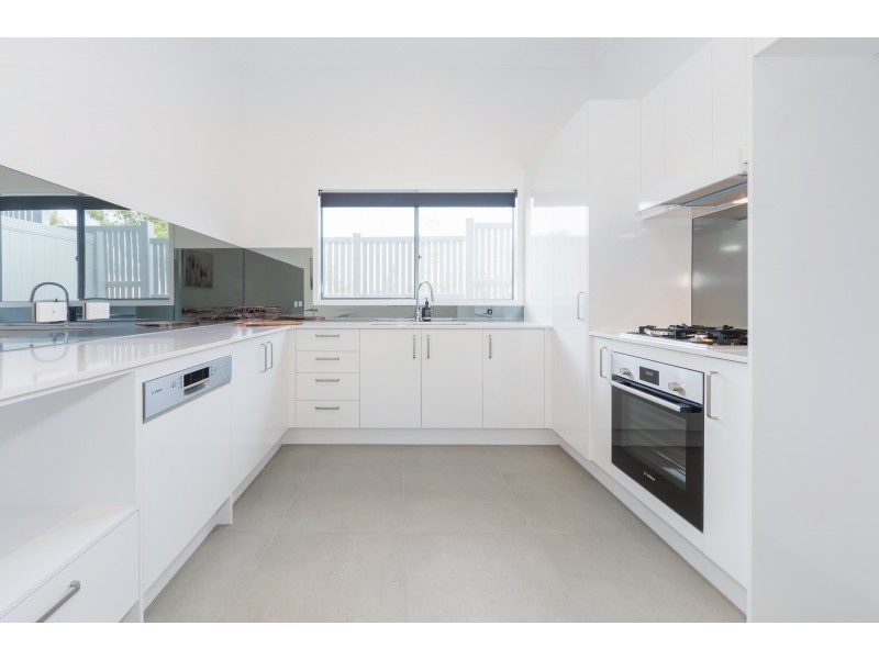 2 Pilgrim Place, Southport QLD 4215