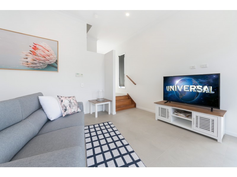 2 Pilgrim Place, Southport QLD 4215