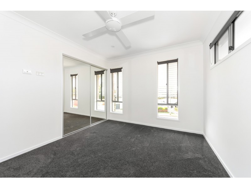 2 Pilgrim Place, Southport QLD 4215