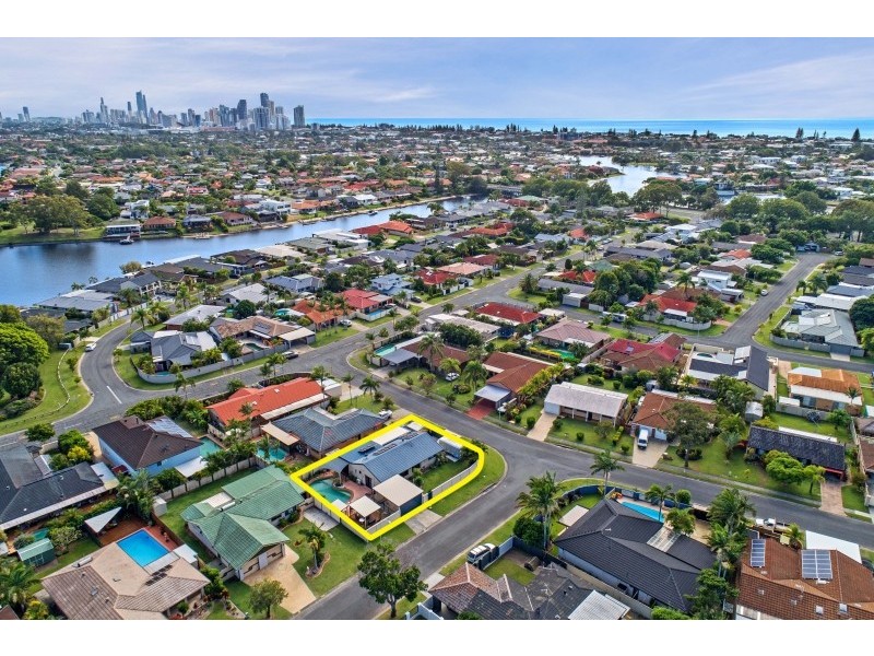 20 Bowline Road, Mermaid Waters QLD 4218