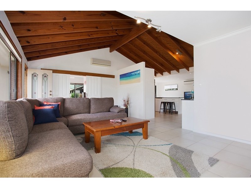 20 Bowline Road, Mermaid Waters QLD 4218