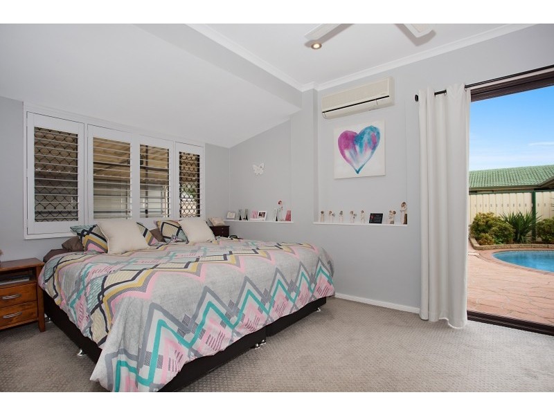 20 Bowline Road, Mermaid Waters QLD 4218