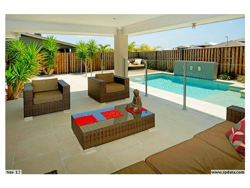 18 Elkins Street, Pacific Pines QLD 4211