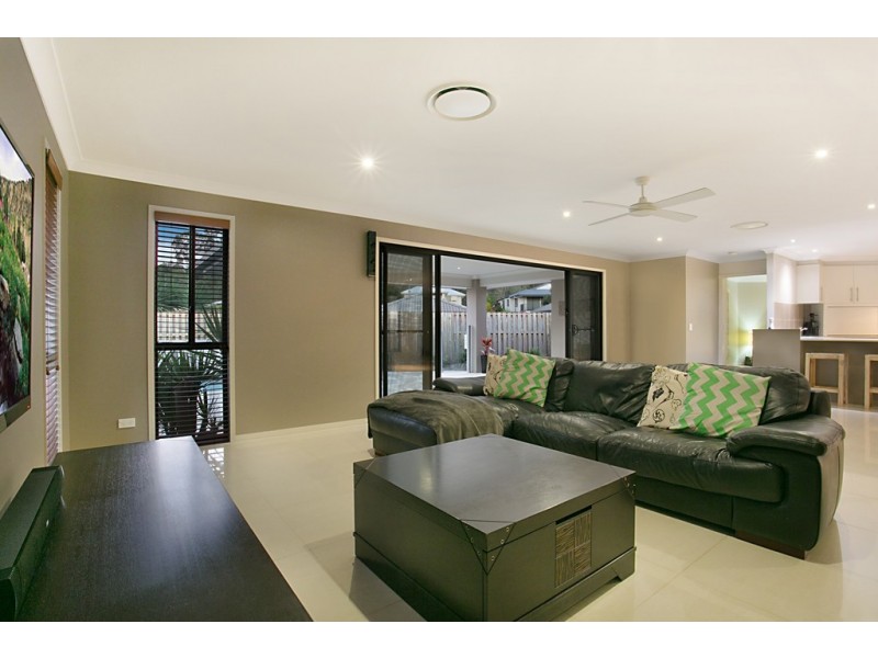 18 Elkins Street, Pacific Pines QLD 4211