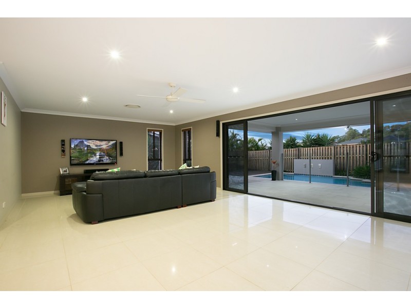 18 Elkins Street, Pacific Pines QLD 4211