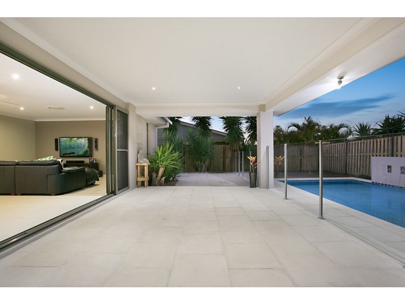 18 Elkins Street, Pacific Pines QLD 4211