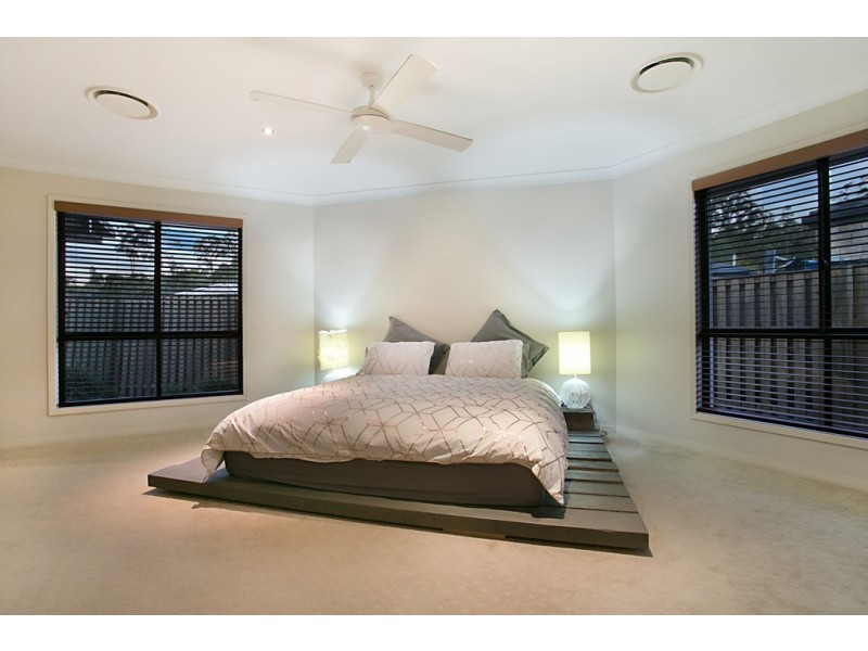 18 Elkins Street, Pacific Pines QLD 4211