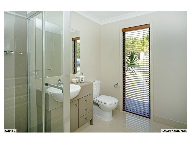 18 Elkins Street, Pacific Pines QLD 4211