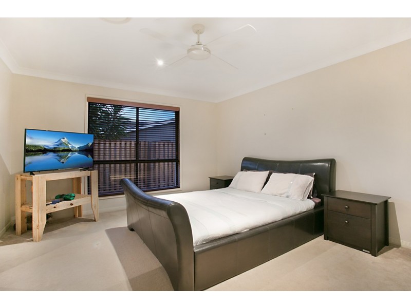 18 Elkins Street, Pacific Pines QLD 4211