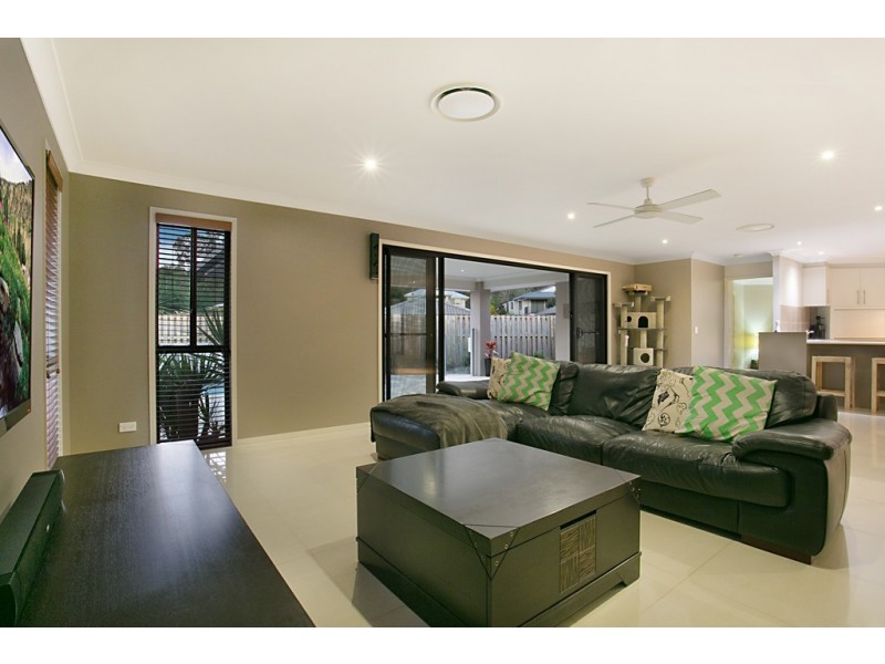 18 Elkins Street, Pacific Pines QLD 4211