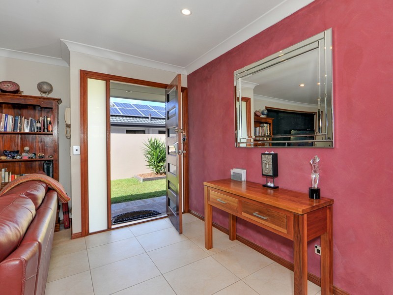 33 Allawah Street, Sorrento QLD 4217