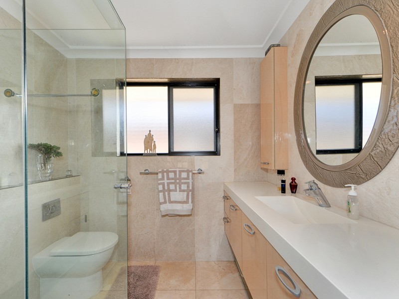 33 Allawah Street, Sorrento QLD 4217