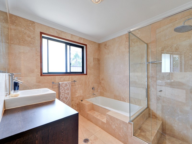 33 Allawah Street, Sorrento QLD 4217