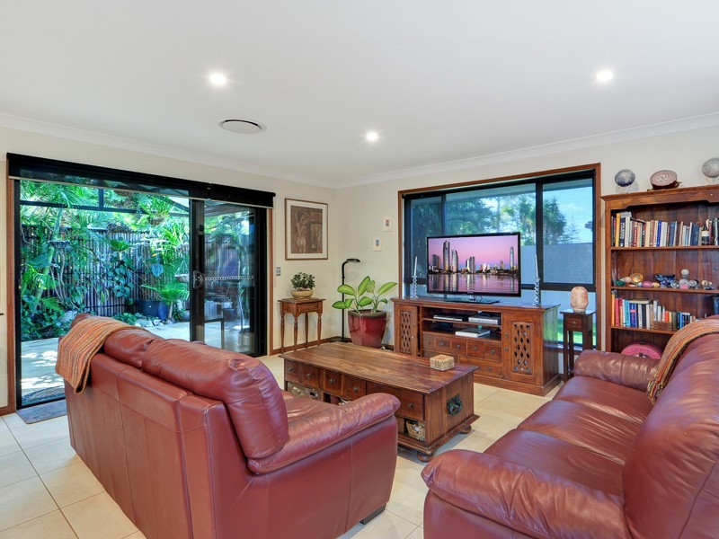 33 Allawah Street, Sorrento QLD 4217