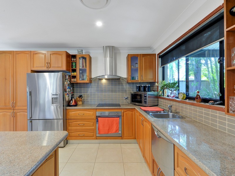33 Allawah Street, Sorrento QLD 4217